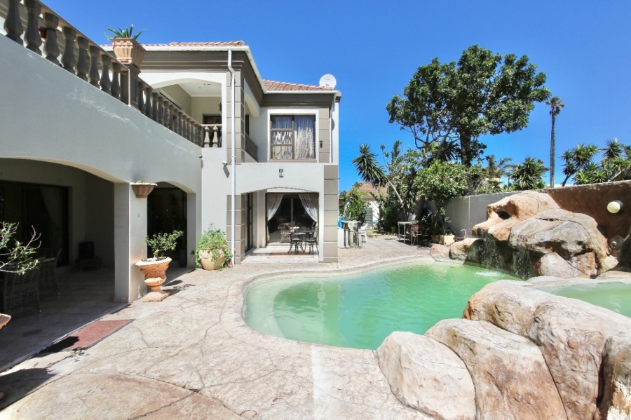 To Let 6 Bedroom Property for Rent in Sunset Beach Western Cape
